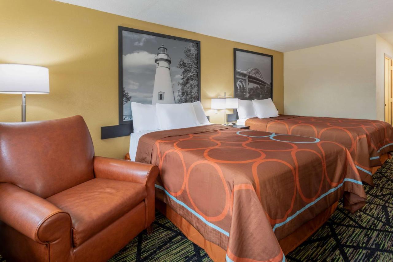 Super 8 By Wyndham Wooster Hotel Bagian luar foto