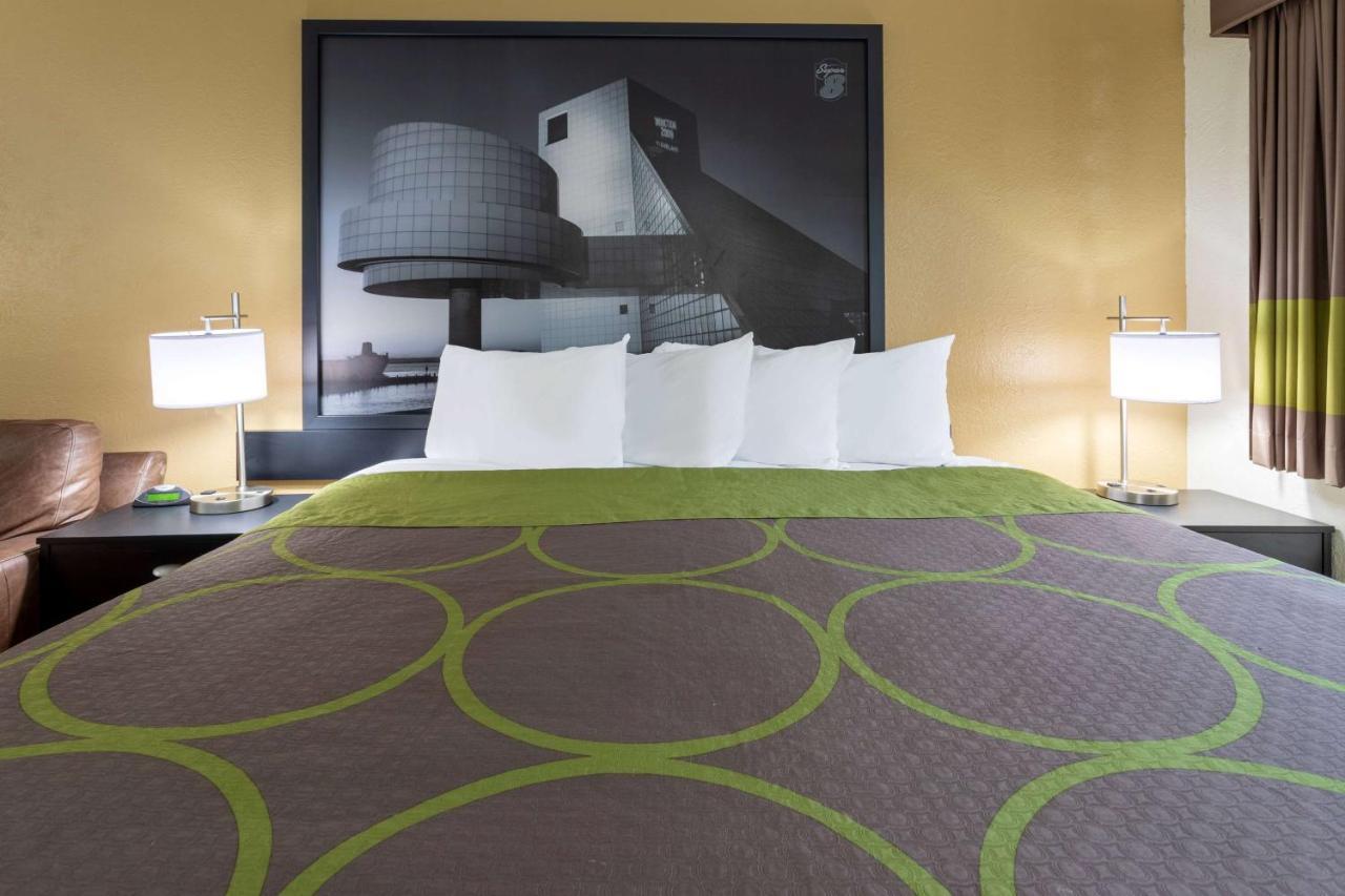 Super 8 By Wyndham Wooster Hotel Bagian luar foto