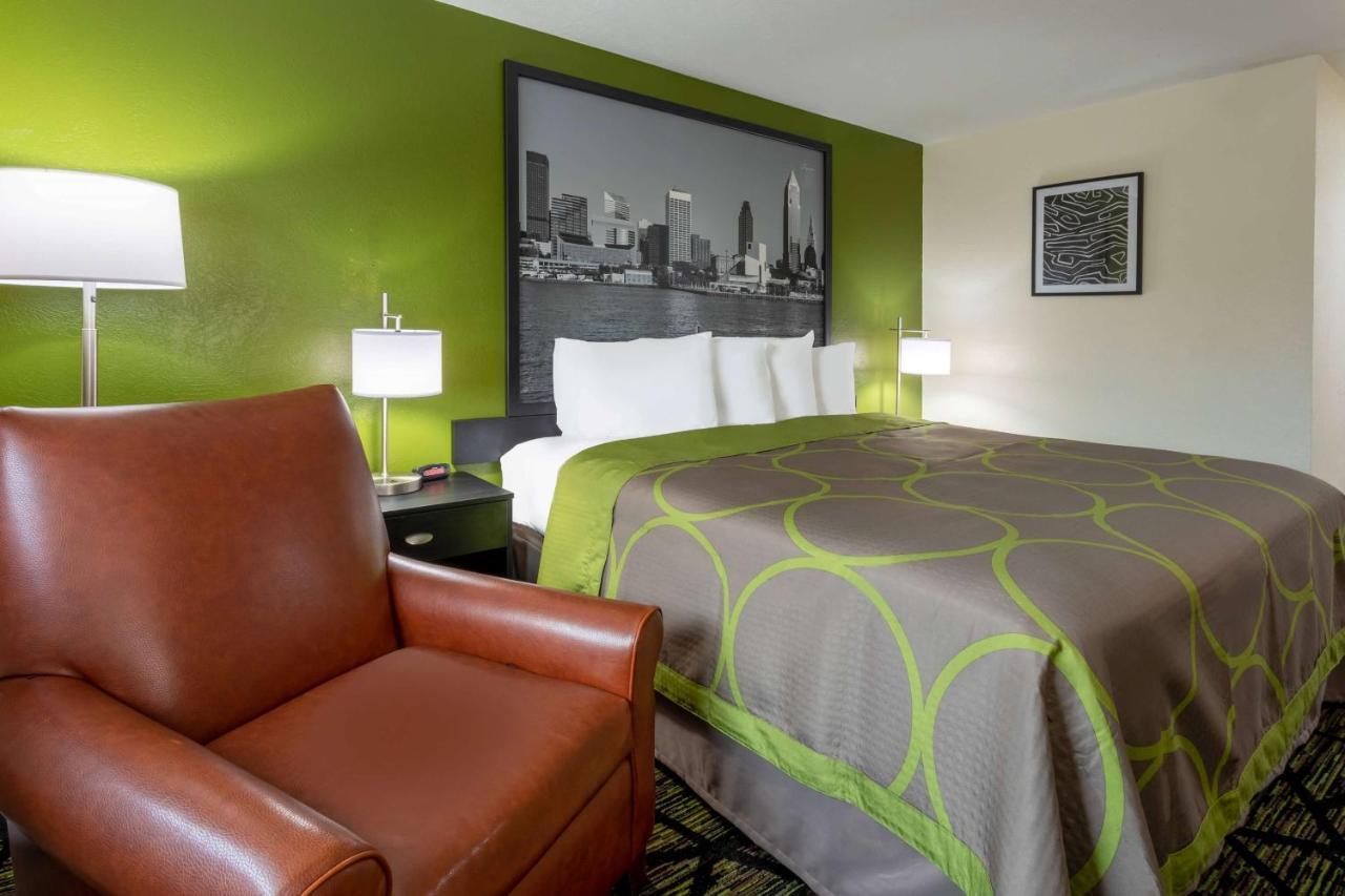 Super 8 By Wyndham Wooster Hotel Bagian luar foto