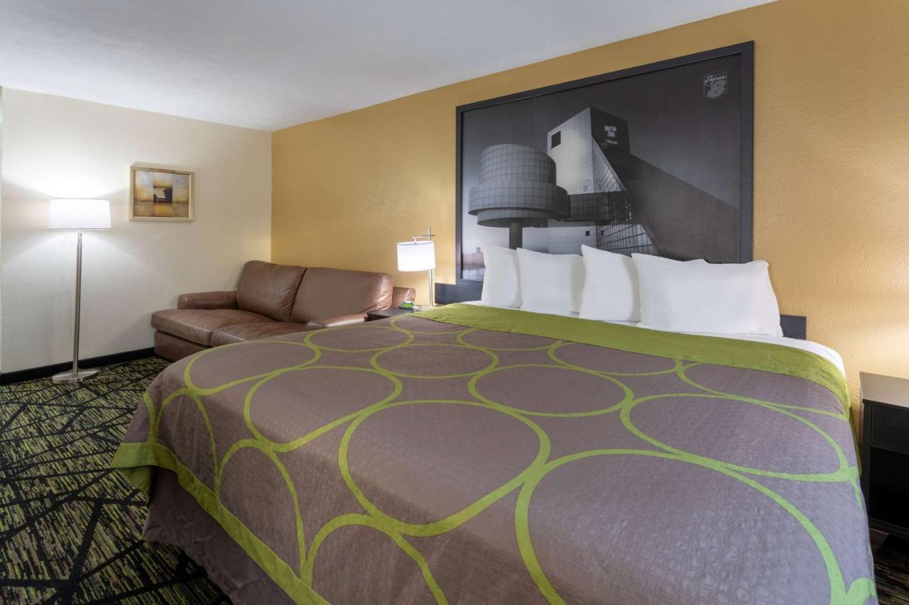 Super 8 By Wyndham Wooster Hotel Bagian luar foto