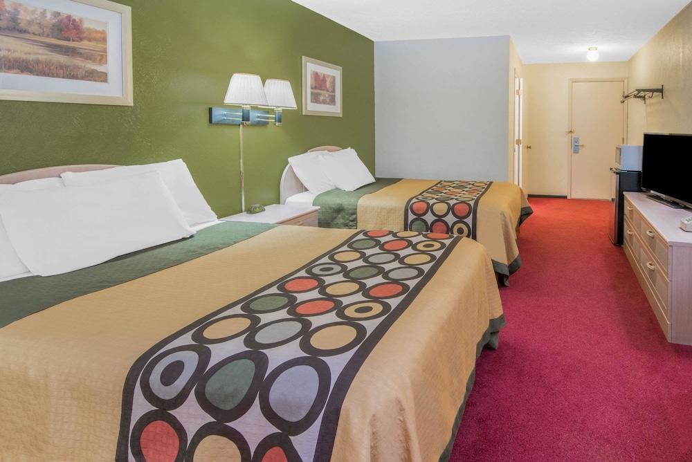 Super 8 By Wyndham Wooster Hotel Bagian luar foto